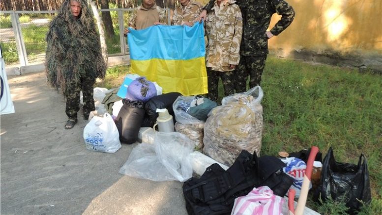 Без волонтеров армия Украины не выживет. На позиции 54 ОМБр привезли маскировочные сети Политика